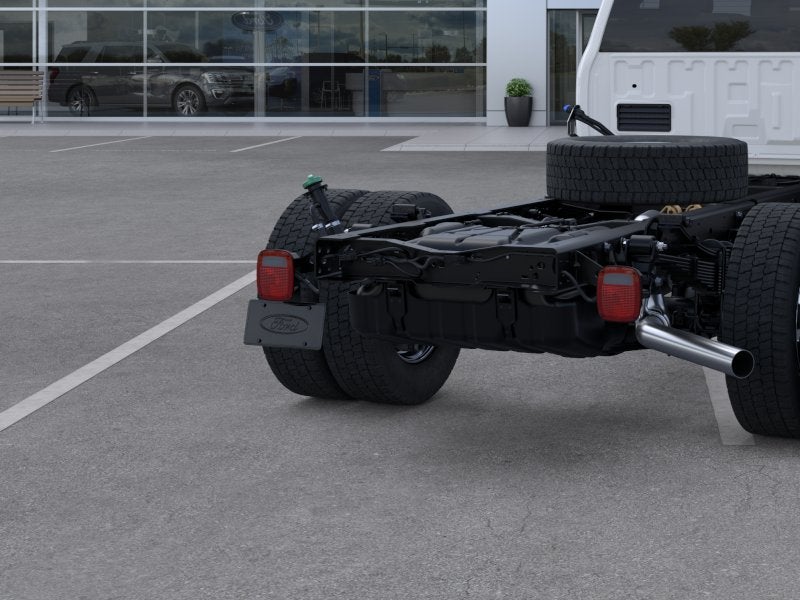 2025 Ford F-450 Super Duty Chassis Cab XLT - Photo 21