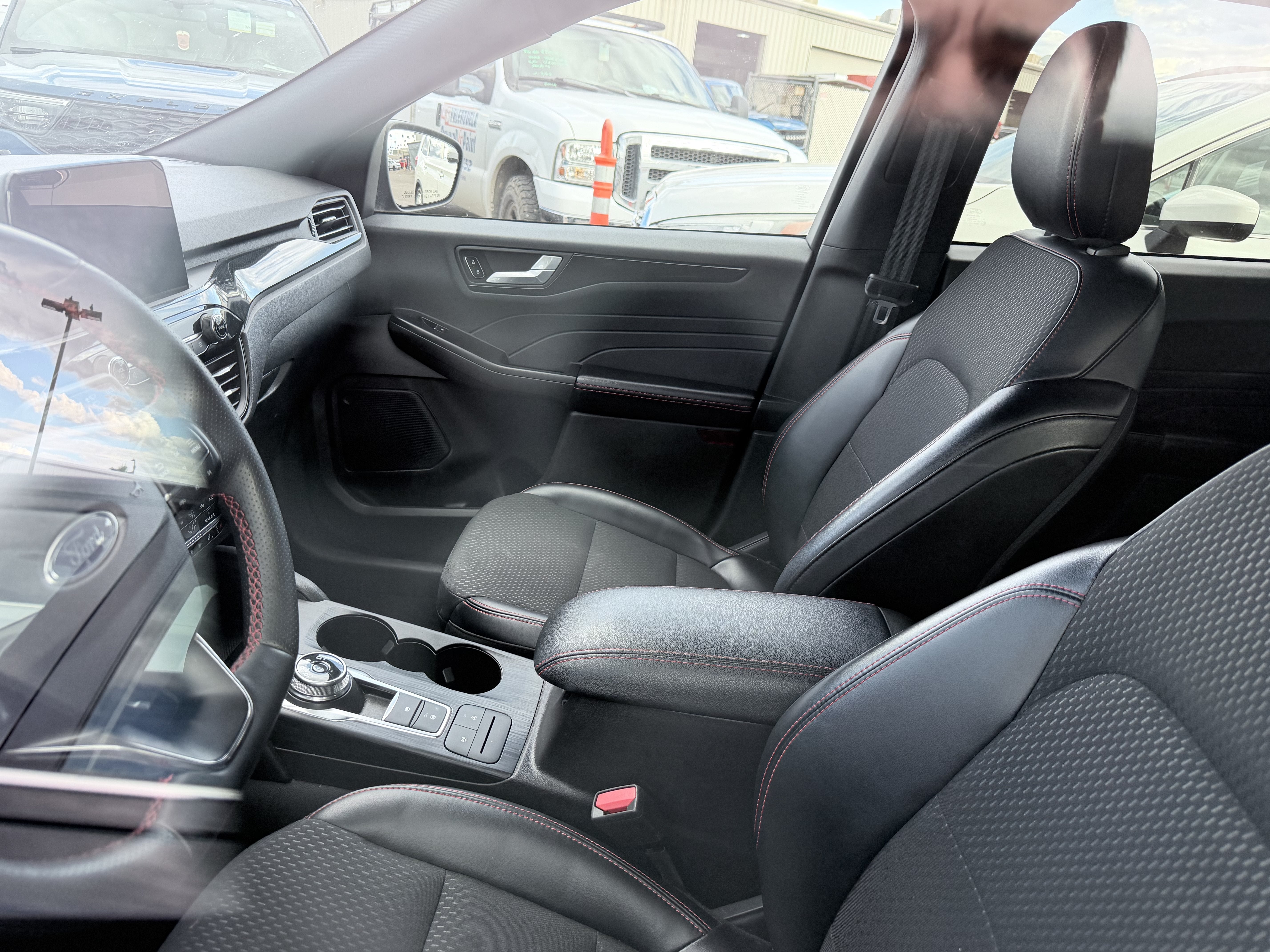 2025 Ford Escape ST-Line Select