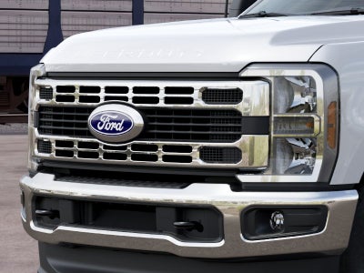 2027 Ford Super Duty F-350 SRW XLT
