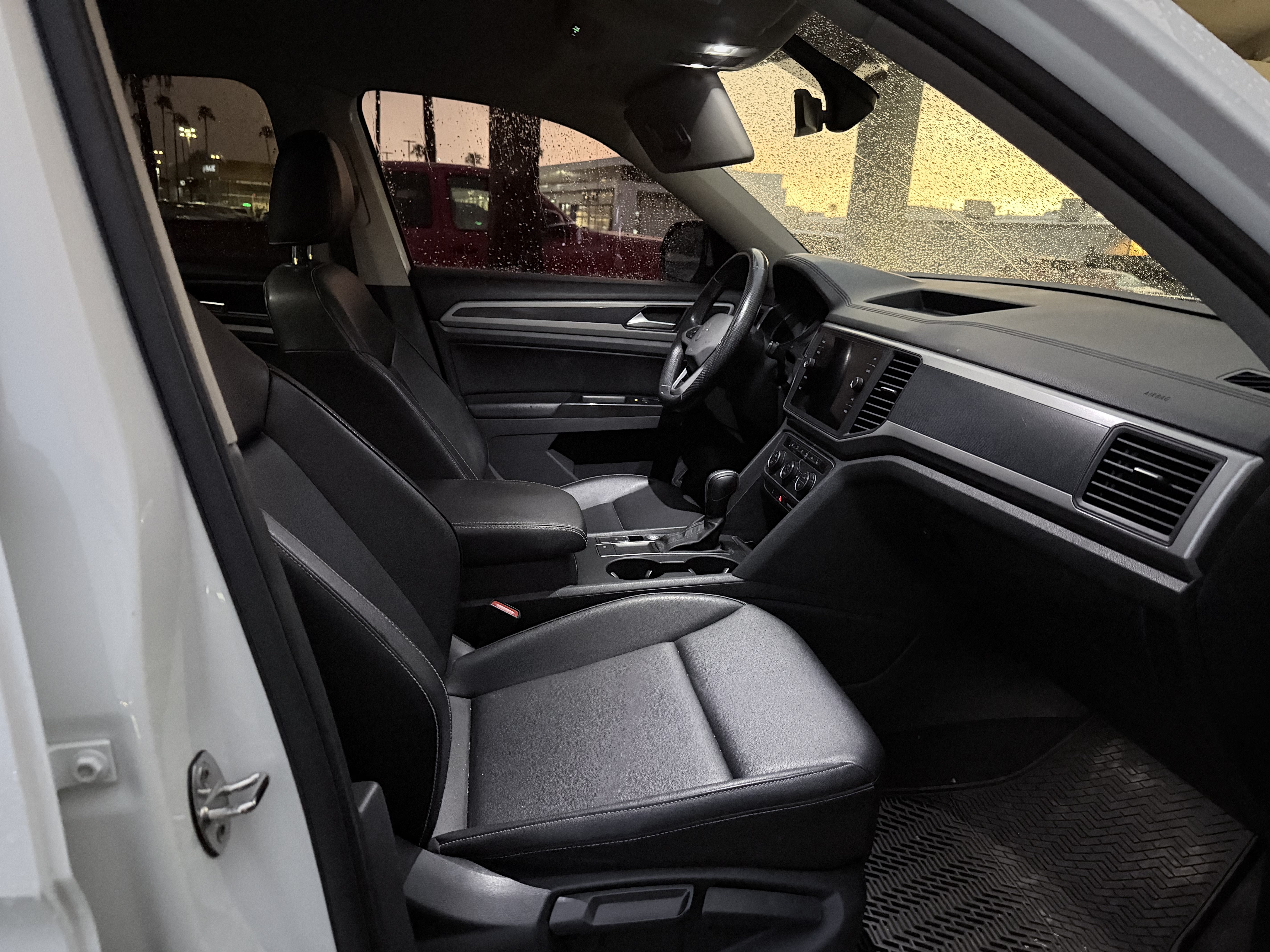 2021 Volkswagen Atlas 3.6L V6 SE w/Technology R-Line