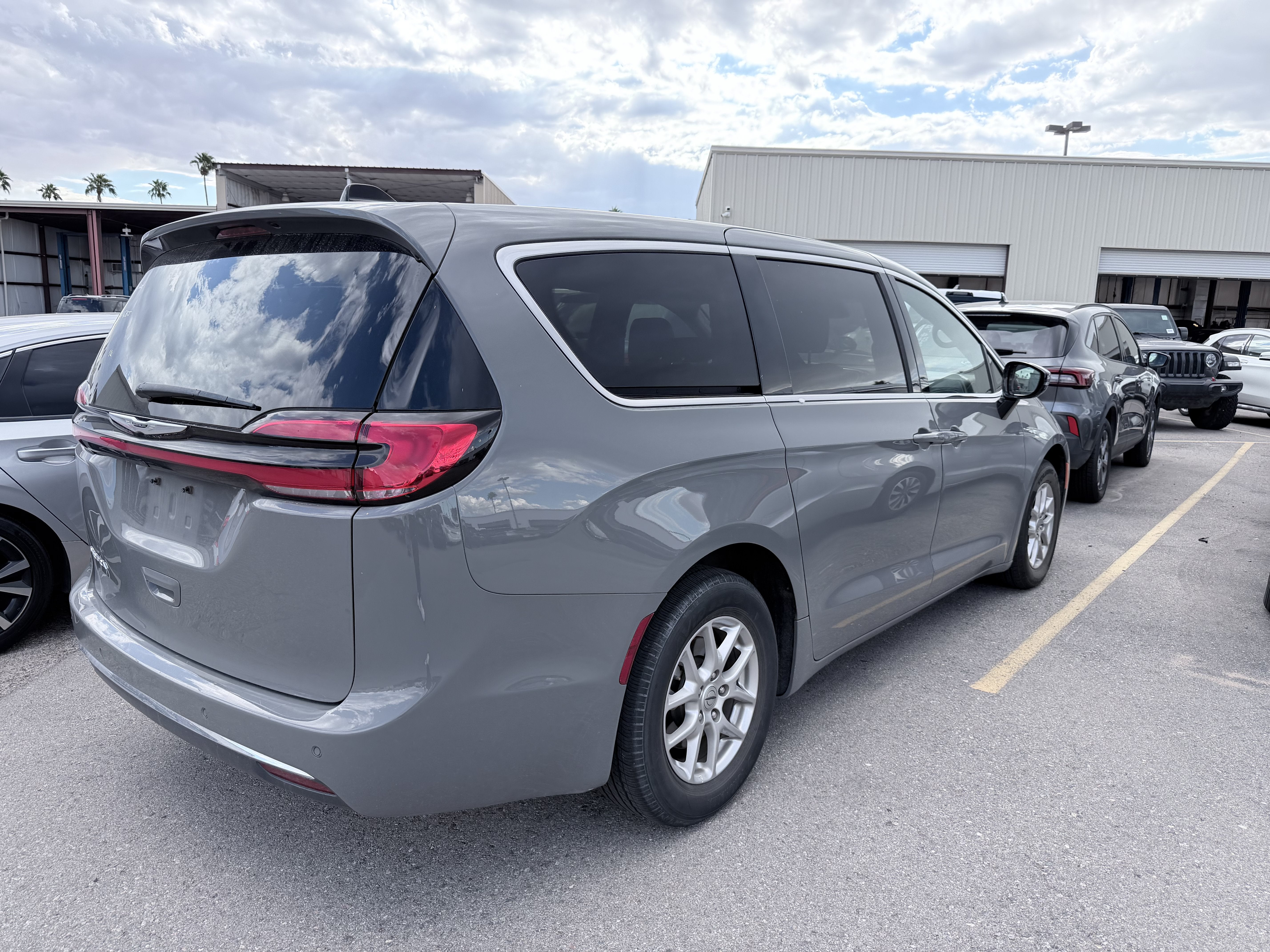 2025 Chrysler Pacifica Select