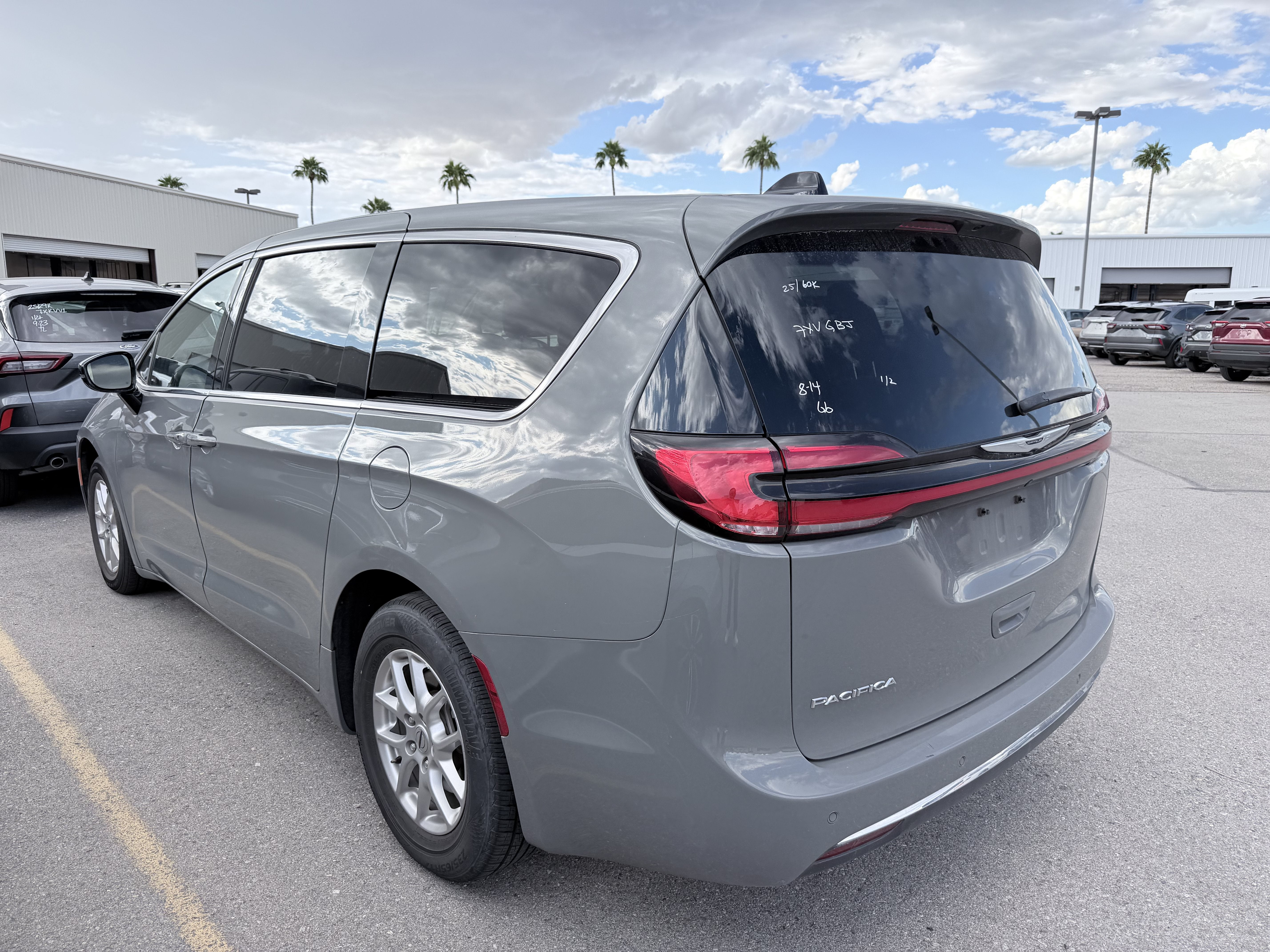 2025 Chrysler Pacifica Select