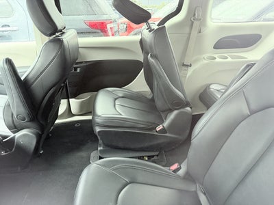 2024 Chrysler Pacifica Hybrid Select