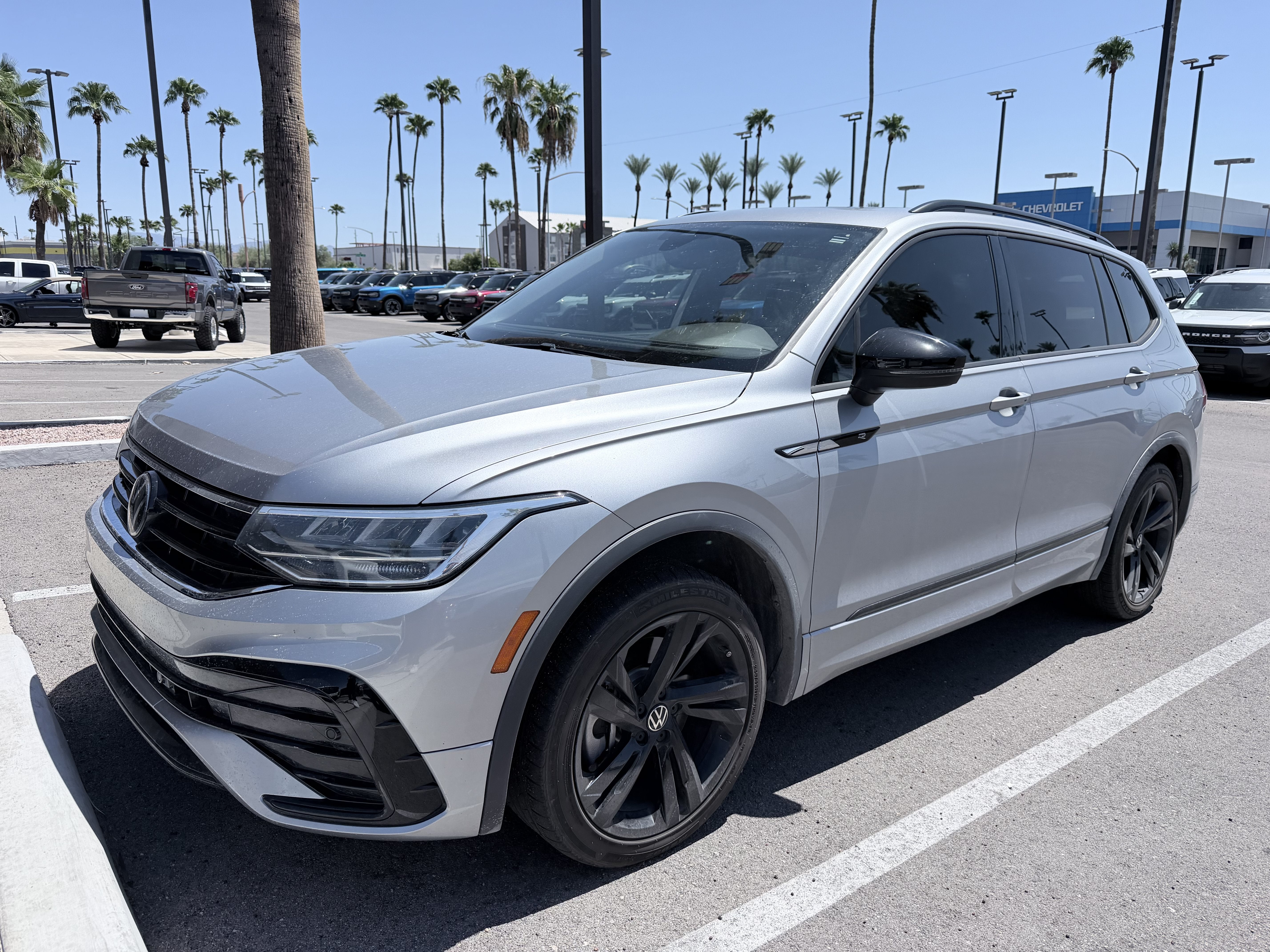 2023 Volkswagen Tiguan SE R-Line Black