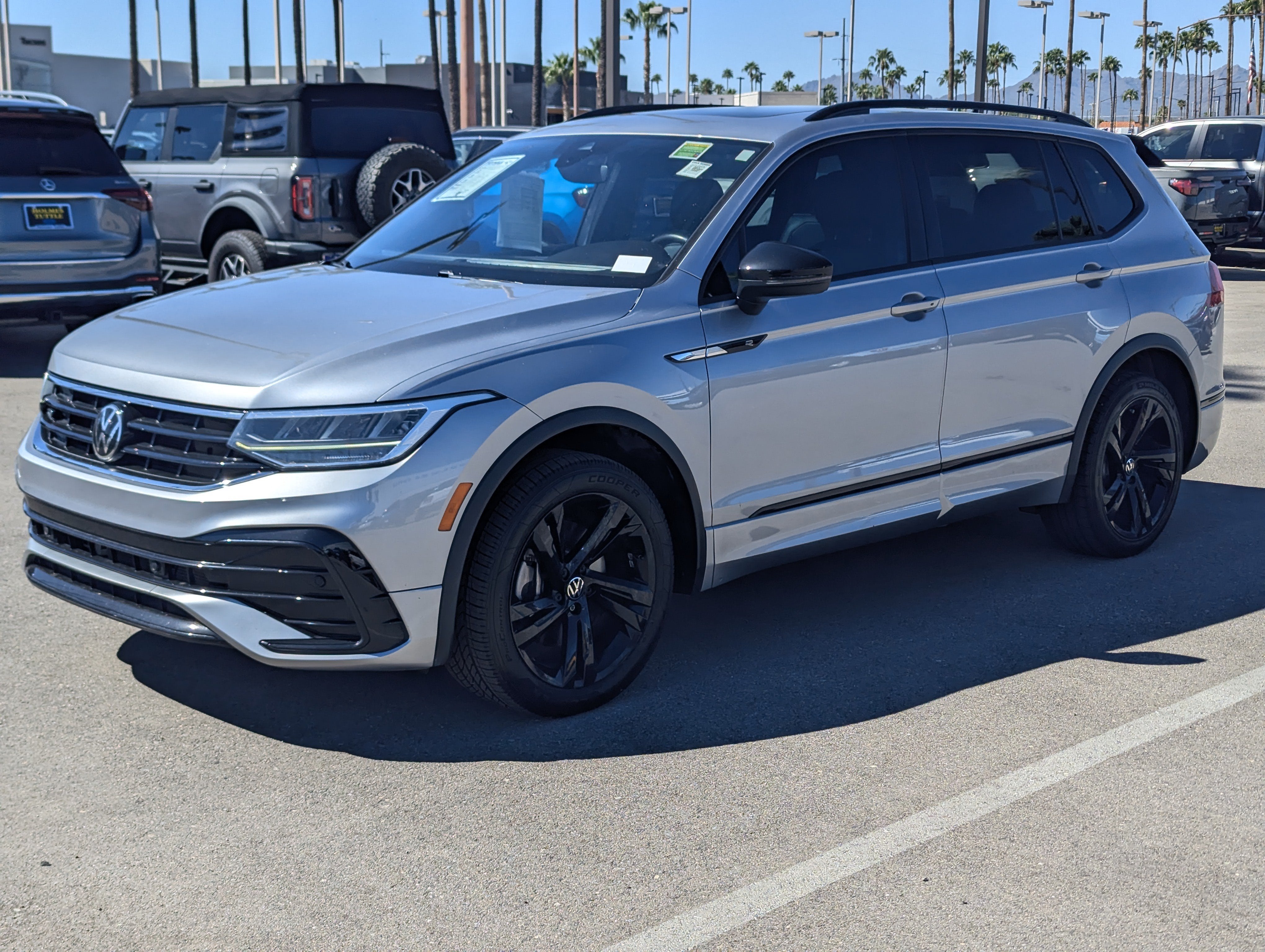 2023 Volkswagen Tiguan SE R-Line Black