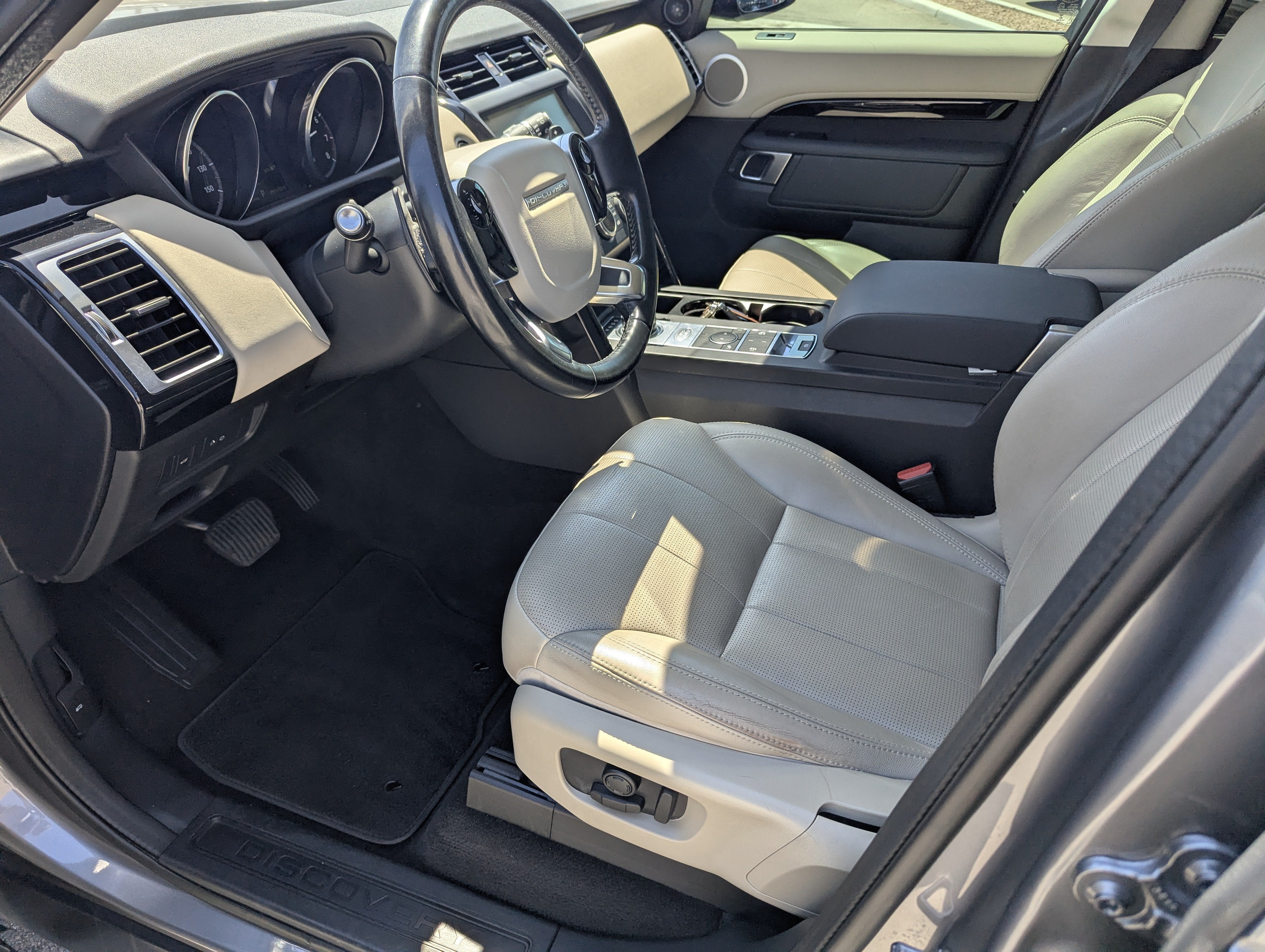 2020 Land Rover Discovery SE